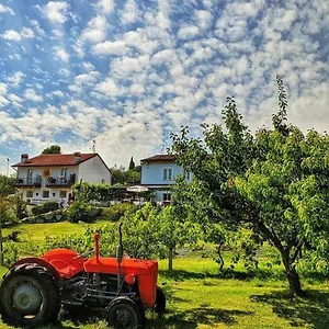 בית חווה 30, Moniga del Garda