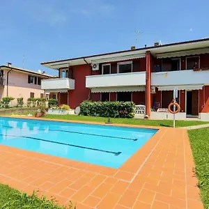 Chiara Pool Bardolino